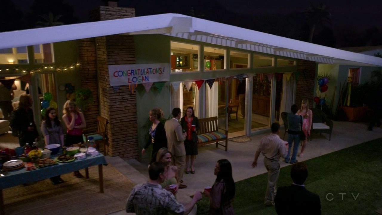 ScreenCaps_1x01-960.jpg