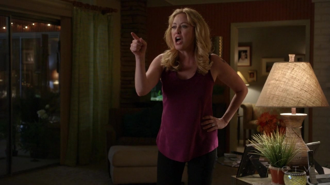 ScreenCaps_1x03-180.jpg