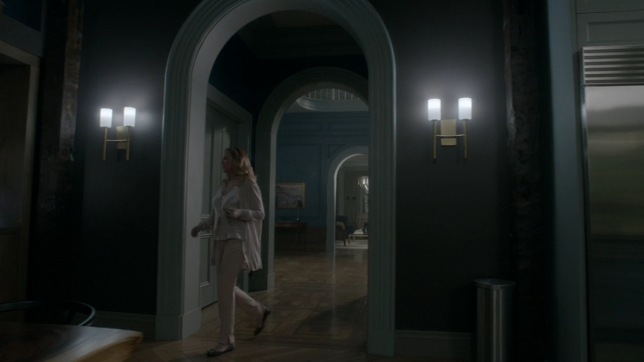 Ep1x10-102.jpg