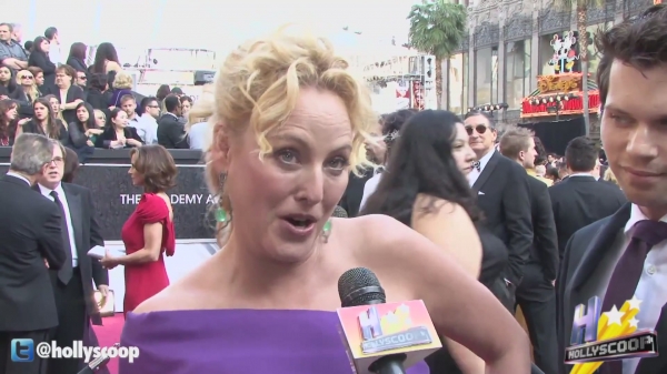 AwardShows2012_Oscars_RedCarpet-189.jpg
