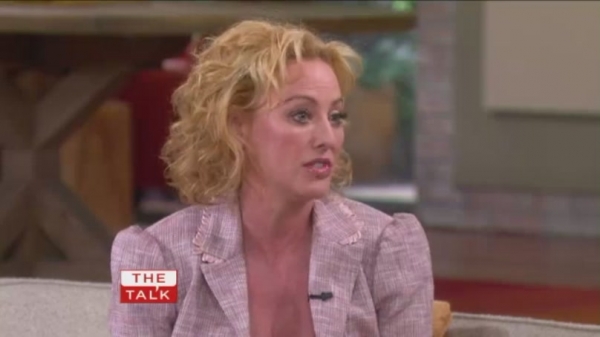 TalkShows2011_TheTalk_March09-150.jpg